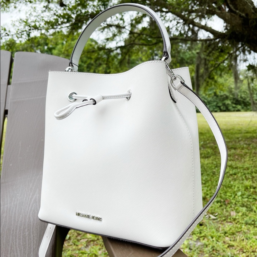 Michael Kors large drawstring bucket bag white - Picture 6 of 10